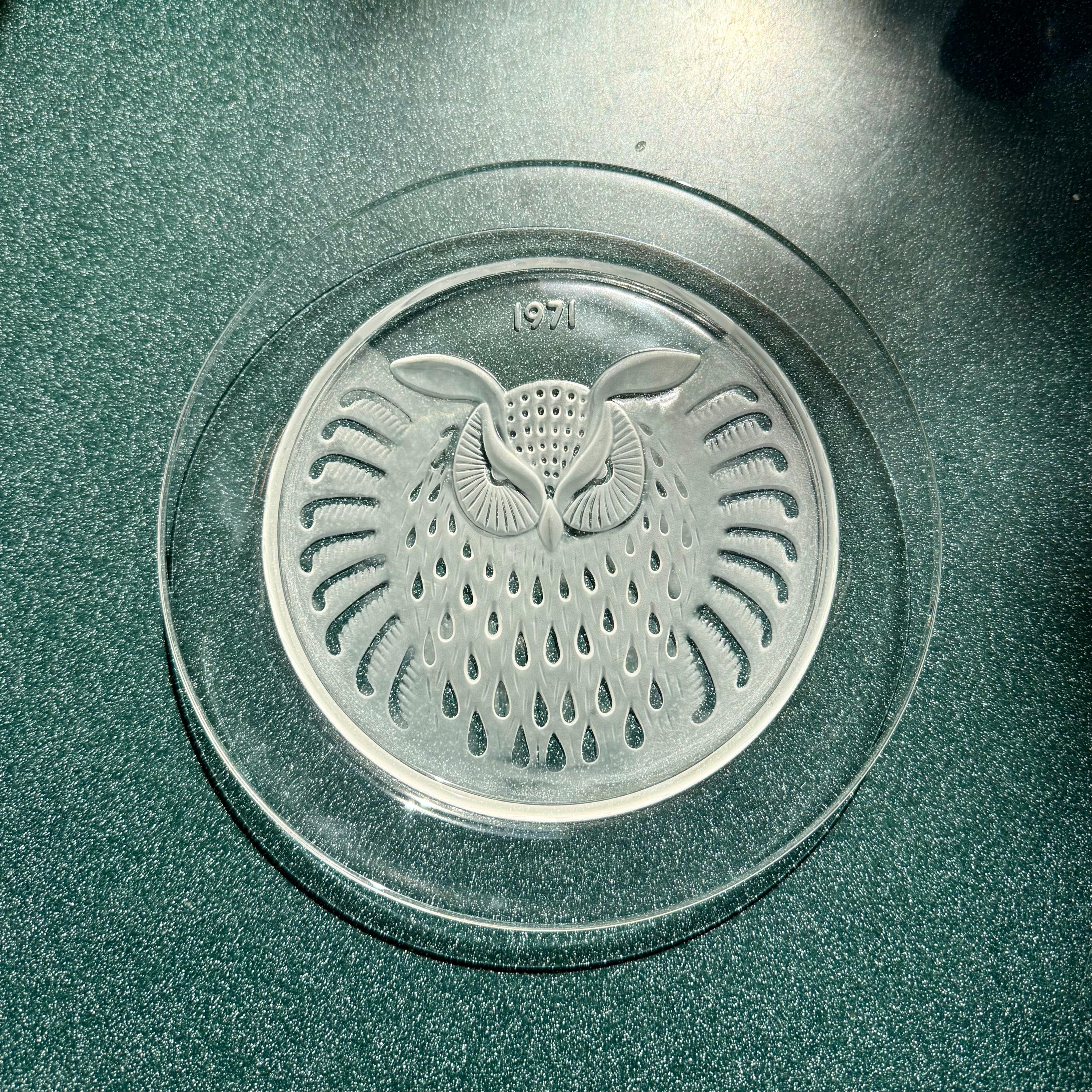 Vintage Lalique France Owl Annual Plate, Ca: 1971.