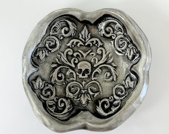 Skull Spoon Rest Gothic Vintage Inspired Coffee Bar Station Teaspoon Holder Ceramic Skull Black Moody Mysterious Kitchen Decor Goth Coffee