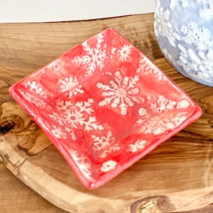 Soporte para cuchara de café rojo Soporte para cucharilla de copo de nieve Soporte para cuchara de invierno Estación de café para cocina casera Decoración navideña para cocina de invierno hecha a mano