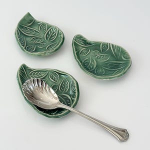 Teaspoon Rest Nature Lover Gift Spoon Rest Coffee Bar Decor Kitchen Holder Garden Kitchen Decor Tea Lover Gift Ceramic Spoon Holder Gift