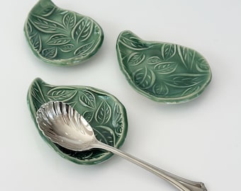 Leaf Teaspoon Rest Nature Spoon Rest Coffee Bar Decor Kitchen Spatula Holder Garden Kitchen Decor Tea Lover Gift Ceramic Spoon Holder Gift
