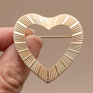 Gorgeous Vintage 14k Gold Brooch | Fluted 1960s Engine-Turned Heart Pin | Convertible to Pendant | 39mm | Real Solid 14k Gold