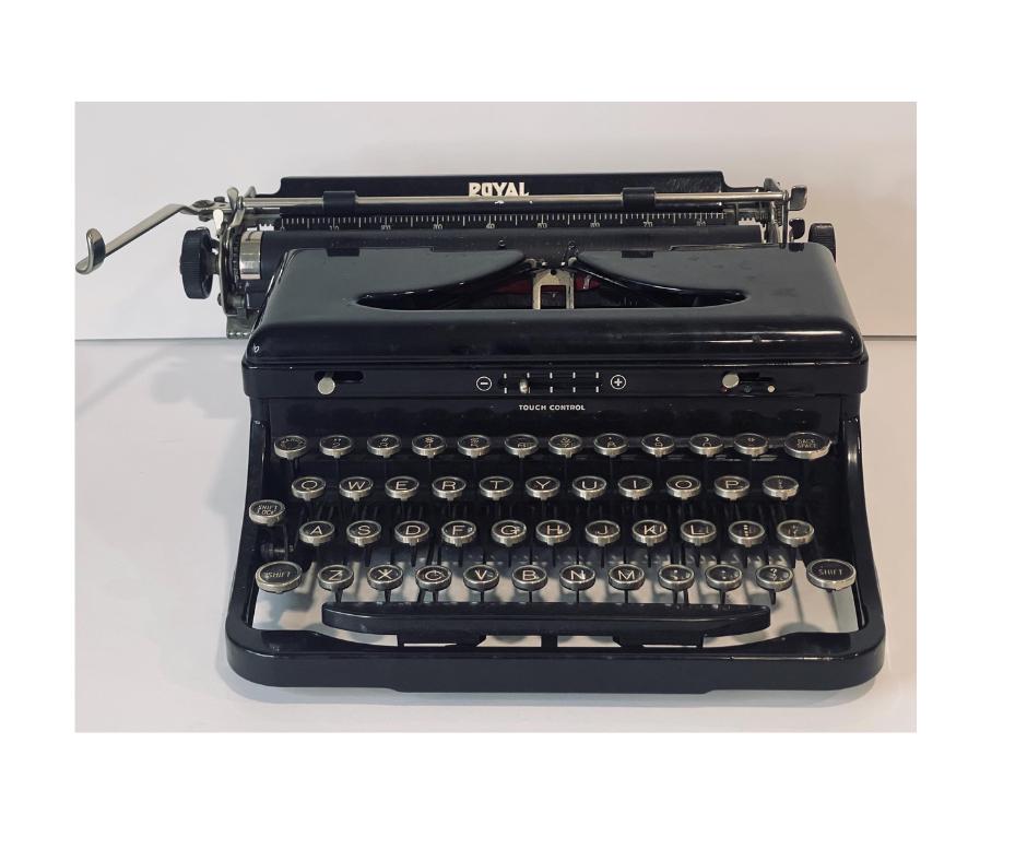 Vintage Royal Typewriter - Etsy