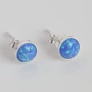 Orecchini a lobo in argento sterling 925 con opale blu sintetico