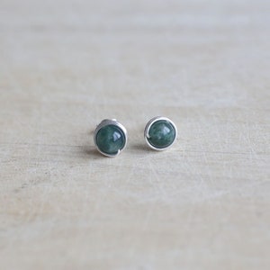 925 Sterling zilveren stud oorbellen met natuurlijke Mos agaat