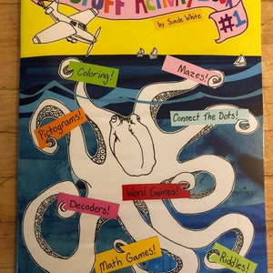 Puede incluir: Una pancarta amarilla y rosa con el texto "FUN STUFF Activity Book #1 by Sunde White" está sobre una ilustración de un pulpo con notas adhesivas de diferentes colores en cada tentáculo. Las notas adhesivas tienen el siguiente texto: "Pictograms!", "Mazes!", "Coloring!", "Connect The Dots!", "Decoders!", "Word Games!", "Math Games!", y "Riddles!"