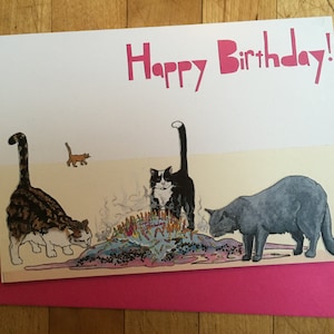 Carte d'anniversaire de chats de gâteau de crème glacée
