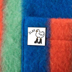 Slay Goose - Theezakje Cartoon Pride Emaille Pin - Queer Gay Drag Meme Punny Subtiele LGBT-broche Biseksueel Badge Trans Ally-ondersteuning Rainbow Queen