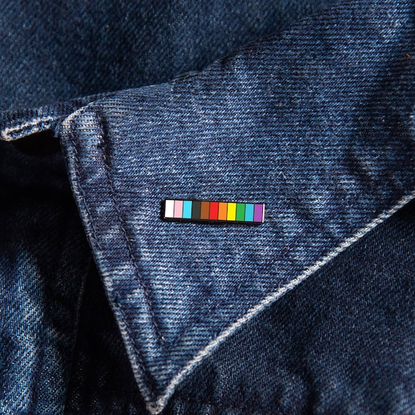 Pin de bastón arcoíris de progreso: accesorio minimalista de la bandera del orgullo. Gay, bisexual, lesbiana, bisexual, queer, aliado LGBT, inclusivo, transgénero, transgénero y no binario.