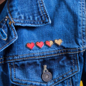 Gold-plated Pixel Heart Pin Sets — Gamer Design Enamel Accessory Geek Nerd Retro Button Legend 1-Up Player Badge Game Patch Valentines Gift