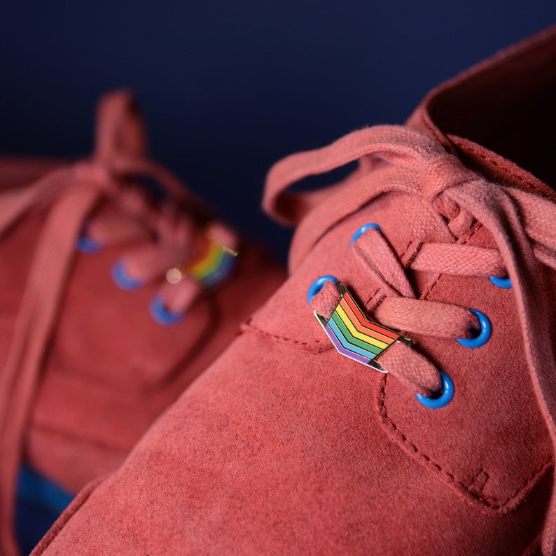 Rainbow Pride Shoelaces Subtle LGBT Pride Accessory Gradient Pride Flag Lace Lock Sneaker Charm Gay Lesbian Bisexual Queer Gift Present Bild 7