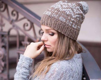 Fair isle slouchy hat Pom pom hat Chunky women hat Hand knit wool hat Ski nordic hat Two-tone pom pom beanie Knit winter hat Cadeau pour elle