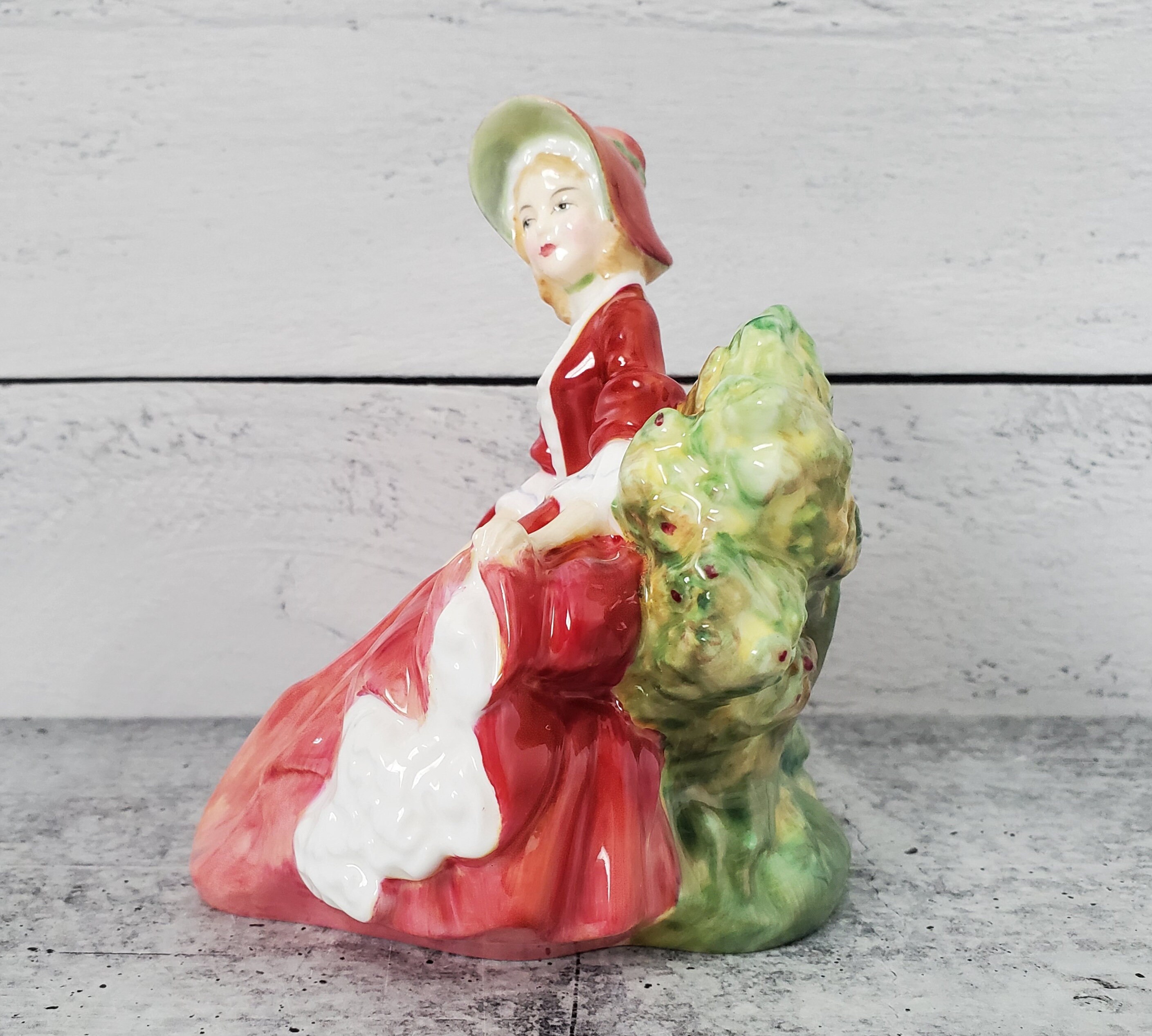 ROYAL DOULTON FIGURINE ~ Lydia~ Porcelain Figurine ~ HN1906