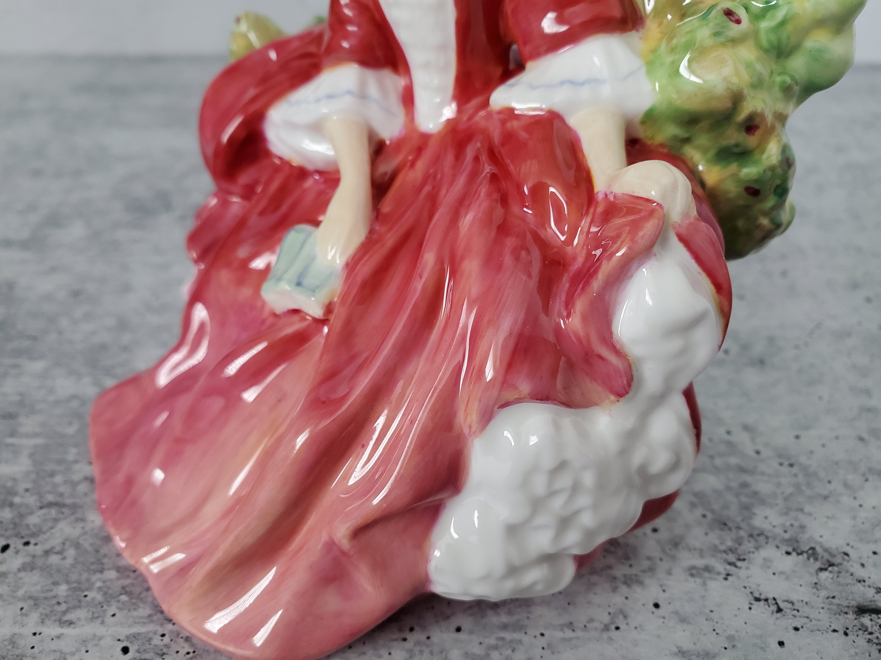 ROYAL DOULTON FIGURINE ~ Lydia~ Porcelain Figurine ~ HN1906