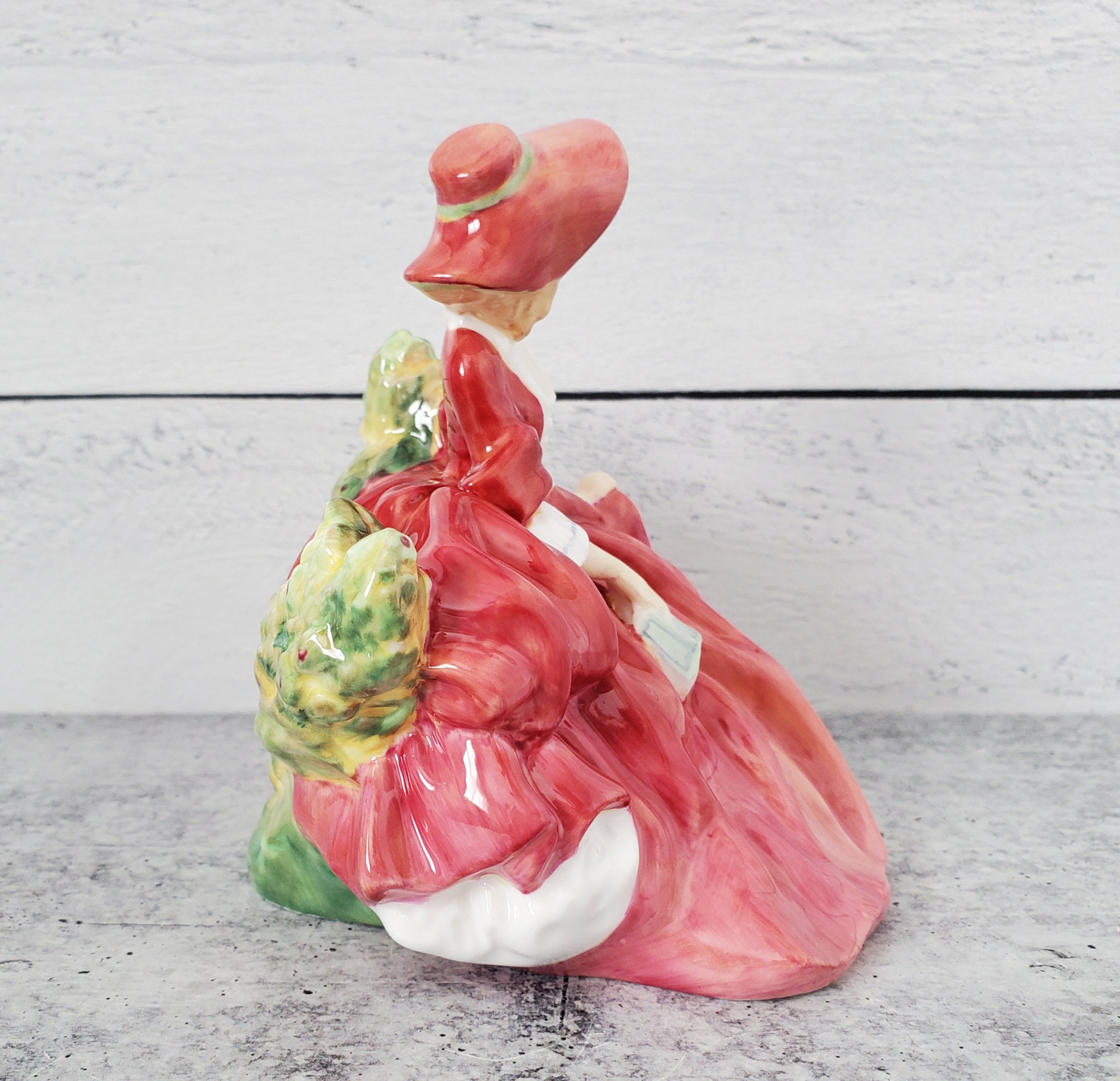 ROYAL DOULTON FIGURINE ~ Lydia~ Porcelain Figurine ~ HN1906