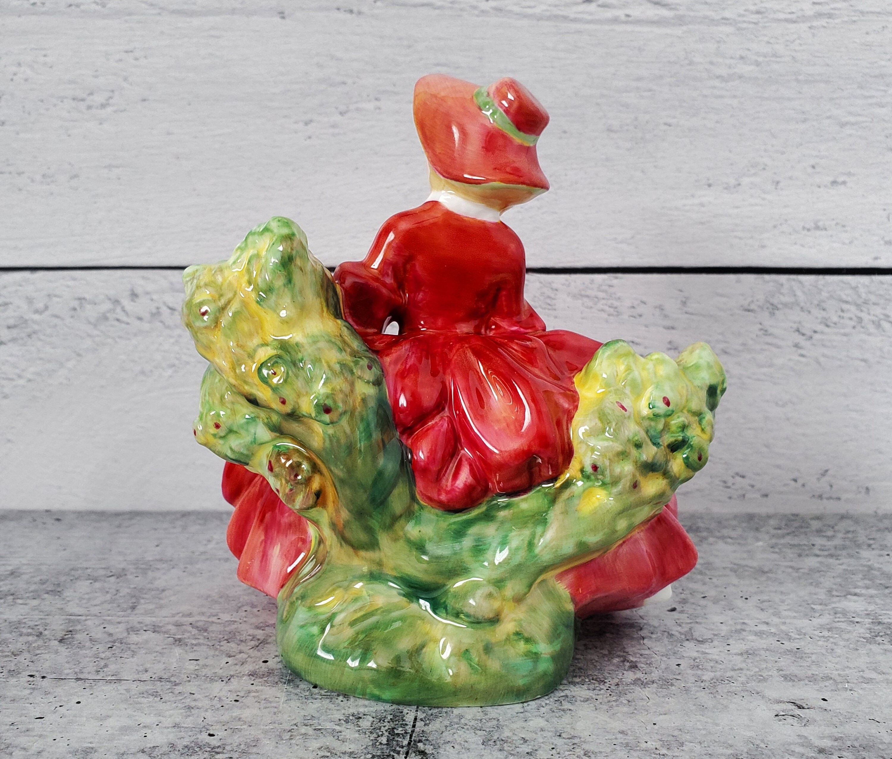 ROYAL DOULTON FIGURINE ~ Lydia~ Porcelain Figurine ~ HN1906