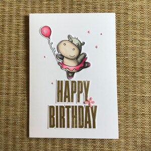Jolie carte d'anniversaire hippopotame, carte d'anniversaire animal faite main, carte d'anniversaire de fille, carte d'anniversaire de danseuse, carte d'anniversaire de ballerine