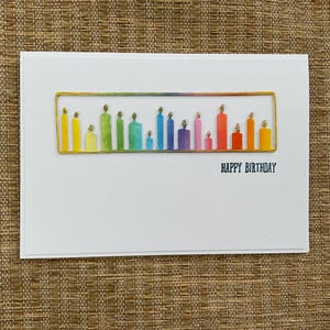 Cartão de aniversário com velas de aniversário, cartão de aniversário divertido feito à mão, cartão de aniversário com velas arco-íris, cartão de desejos de aniversário,