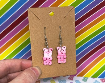 Pendientes de arcilla polimérica con forma de osito de goma rosa pastel con remolino *Piezas únicas*