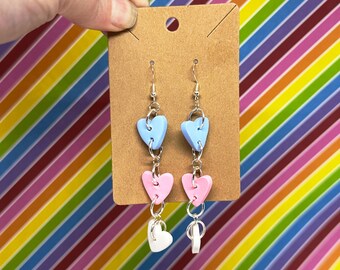 Pendientes de arcilla polimérica con cadena transgénero *Piezas únicas* Corazones de ositos de goma del orgullo queer LGBTQIA+