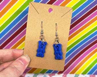 Pendientes de arcilla polimérica con forma de osito de goma azul *Piezas únicas*