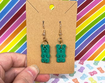 Pendientes de arcilla polimérica con forma de osito de goma verde *Piezas únicas*