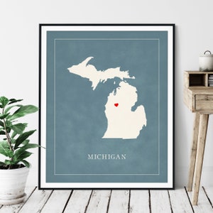 Art de carte personnalisé du Michigan - coeur au-dessus de n'importe quelle ville - silhouette de carte d'état personnalisée, cadeau personnalisé, impression d'amour de ville natale, carte de coeur de voyage