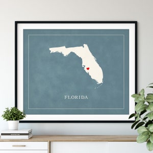 Art de carte personnalisé de la Floride - coeur au-dessus de n'importe quelle ville - silhouette de carte d'état personnalisée, cadeau personnalisé, impression amour ville natale, carte coeur de voyage