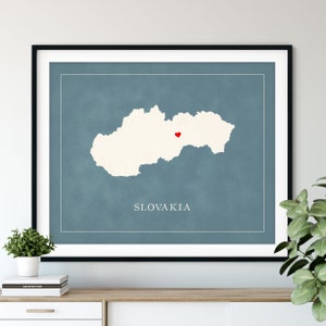 Art de carte personnalisé de la Slovaquie - coeur sur n'importe quelle ville - Silhouette de carte de pays personnalisée, cadeau personnalisé, carte coeur de voyage impression amour ville natale