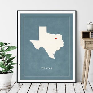 Art de carte personnalisé du Texas - coeur au-dessus de n'importe quelle ville - silhouette de carte d'état personnalisée, cadeau personnalisé, impression amour ville natale, carte coeur de voyage