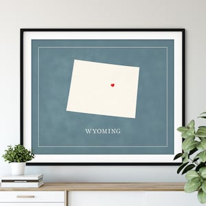 Art personnalisé de carte du Wyoming - coeur au-dessus de n'importe quelle ville - silhouette de carte d'état personnalisée, cadeau personnalisé, impression d'amour de ville natale, carte de coeur de voyage