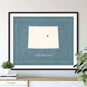 Art personnalisé de carte du Colorado - coeur au-dessus de n'importe quelle ville - silhouette de carte d'état personnalisée, cadeau personnalisé, impression d'amour de ville natale, carte de coeur de voyage