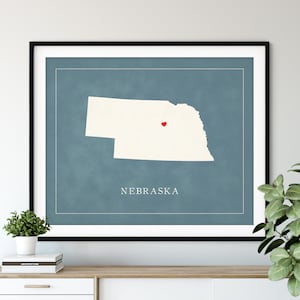 Art personnalisé de carte du Nebraska - coeur au-dessus de n'importe quelle ville - silhouette de carte d'état personnalisée, cadeau personnalisé, impression d'amour de ville natale, carte de coeur de voyage