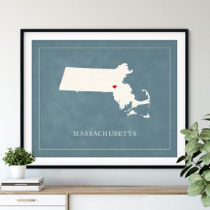 Art personnalisé de carte du Massachusetts, coeur au-dessus de n'importe quelle ville, silhouette de carte d'état personnalisée, cadeau personnalisé, impression d'amour de ville natale, carte de coeur de voyage