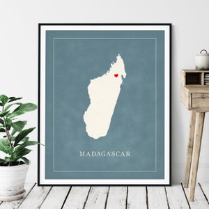Custom Madagascar Map Art - Heart Over ANY City - Custom Country Map Silhouette, Cadeau personnalisé, Hometown Love Print Travel Heart Map
