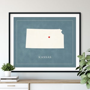Art personnalisé de carte du Kansas - coeur au-dessus de n'importe quelle ville - silhouette de carte d'état personnalisée, cadeau personnalisé, impression d'amour de ville natale, carte de coeur de voyage