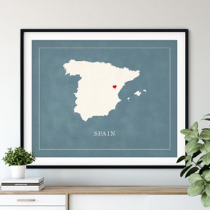 Custom Spain Map Art - Heart Over ANY City - Custom Country Map Silhouette, Cadeau personnalisé, Hometown Love Print, Travel Heart Map