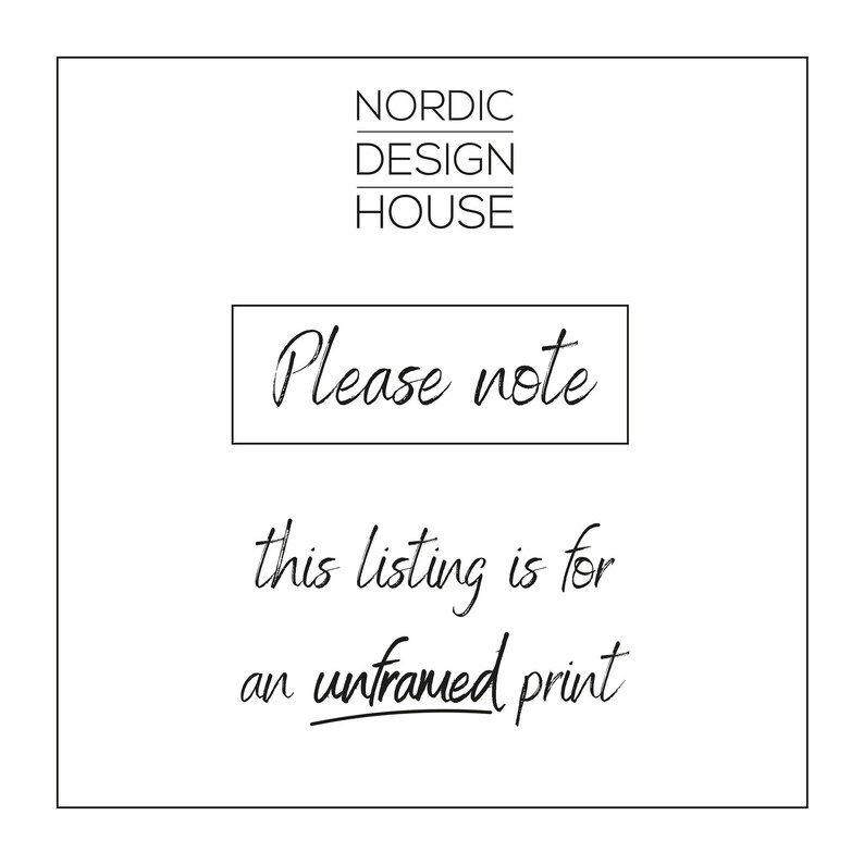 Peut inclure: Texte noir et blanc sur fond blanc. Le texte indique "NORDIC DESIGN HOUSE" et "Veuillez noter que cette annonce est pour une impression non encadr&eacute;e".