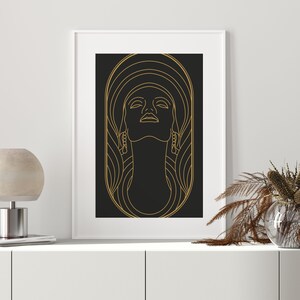 Puede incluir: Impresi&oacute;n de arte de l&iacute;nea de un rostro de mujer con la cabeza echada hacia atr&aacute;s, delineada en oro sobre un fondo negro.