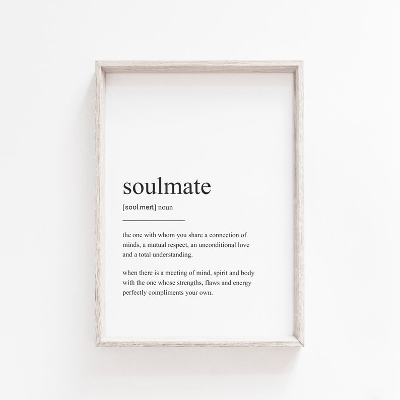Peut inclure: Une d&eacute;finition imprimable en noir et blanc du mot &laquo;&nbsp;&acirc;me s&oelig;ur&nbsp;&raquo; avec un design simple et minimaliste. La d&eacute;finition d&eacute;crit une &acirc;me s&oelig;ur comme une personne avec qui vous partagez une connexion d'esprits, un respect mutuel, un amour inconditionnel et une compr&eacute;hension totale. Elle d&eacute;crit &eacute;galement une &acirc;me s&oelig;ur comme une personne dont les forces, les faiblesses et l'&eacute;nergie compl&egrave;tent parfaitement les v&ocirc;tres.