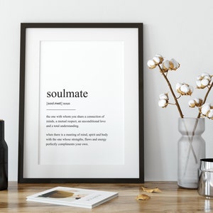 Peut inclure: Une impression encadr&eacute;e en noir avec le mot "&acirc;me s&oelig;ur" d&eacute;fini comme "la personne avec qui vous partagez un lien d'esprit, un respect mutuel, un amour inconditionnel et une compr&eacute;hension totale. Lorsqu'il y a une rencontre de l'esprit, de l'&acirc;me et du corps avec celui dont les forces, les faiblesses et l'&eacute;nergie compl&egrave;tent parfaitement les v&ocirc;tres."