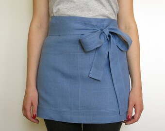 LINEN Half apron with pockets, cafe mini wrap apron, restaurant pinafore, soft linen, apron for staff