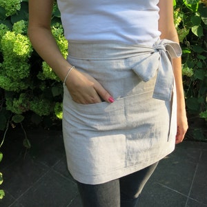 Linen half apron with pockets