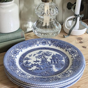 Set of FOUR Blue Willow 10.25&quot; Dinner Plates ~ English Country Chic