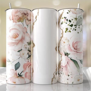 Puede incluir: Tres vasos de acero inoxidable con un dise&ntilde;o floral. Los vasos son blancos con un patr&oacute;n floral rosa y verde. El patr&oacute;n incluye rosas y hojas. Los vasos tienen un acento de brillo dorado.