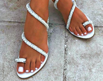 wedding pearl sandals for bride, white wedding flat sandals, bridal white flat sandals with pearls, wedding flats shoes, boho wedding sandal