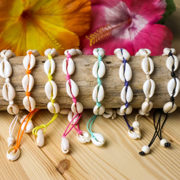 Handmade Cowrie Seashell Bracelet - Retro Shell Jewelry - Boho Chic Hippie Bracelet - Ocean Lover - Beach Wedding - Adjustable - Holiday