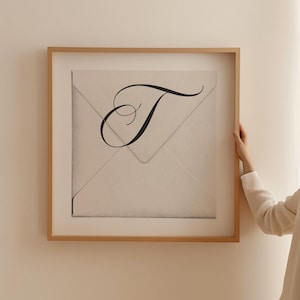 Descarga digital de arte mural con la letra T, impresión de monograma en blanco y negro, impresión de letras del alfabeto, impresiones artísticas con letras, letra caligráfica en sobre