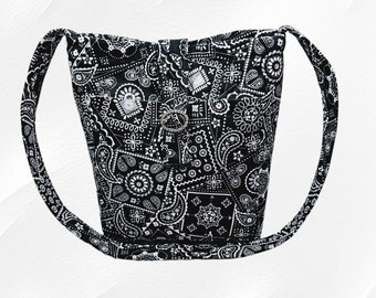 Bolsa tote de algodão acolchoado com estampa paisley: fecho feito à mão com strass