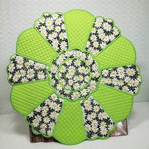 Daisy Quilted Table Topper: Green Floral Applique (15 inch)